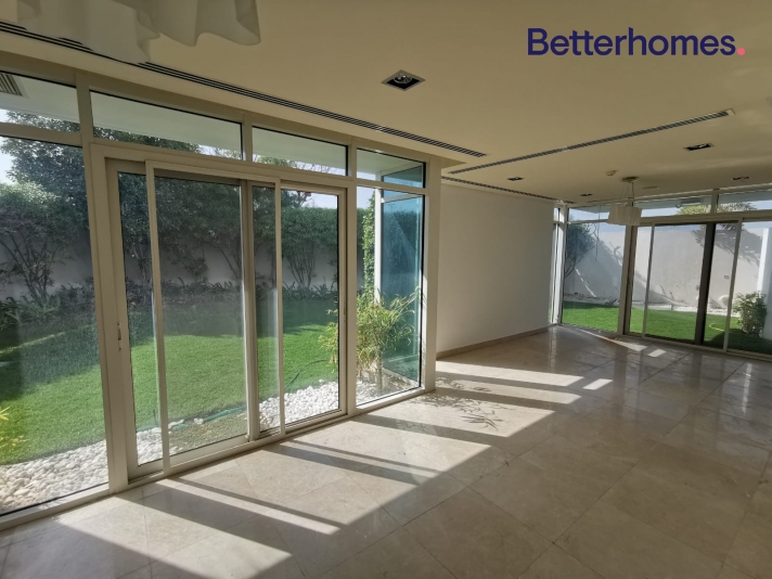 4 Bedrooms Villa in Acacia Avenues