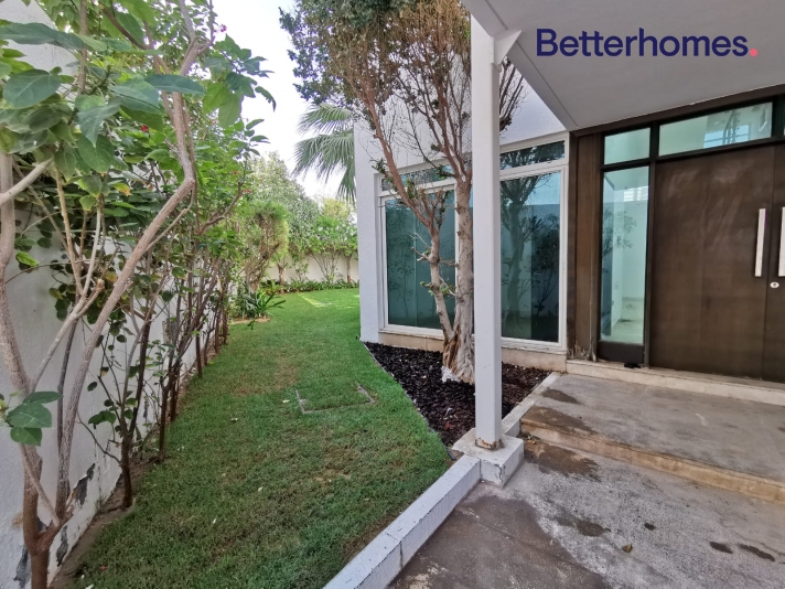 4 Bedrooms Villa in Acacia Avenues