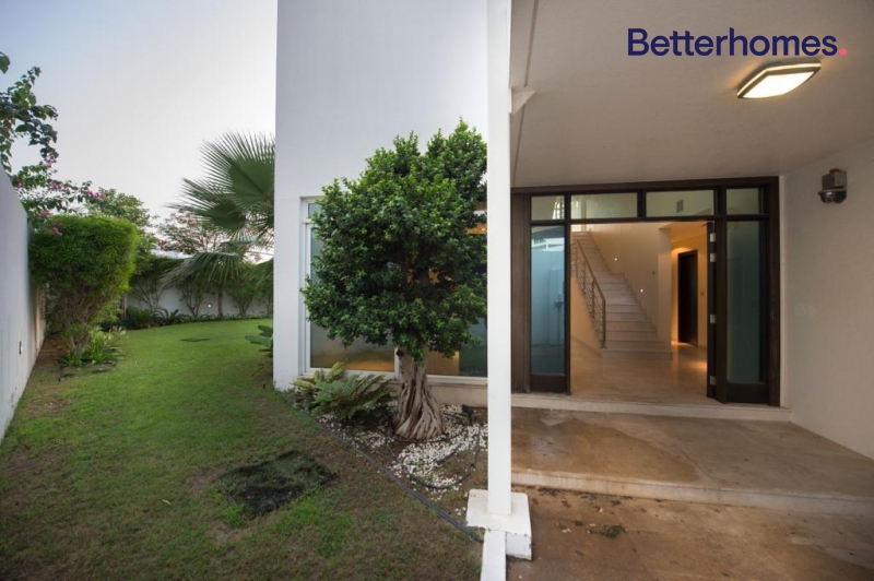 4 Bedrooms Villa in Acacia Avenues