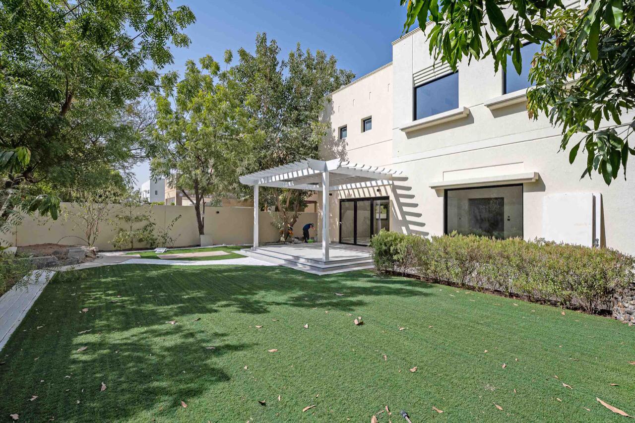 4 Bedrooms Villa in Meadows 1