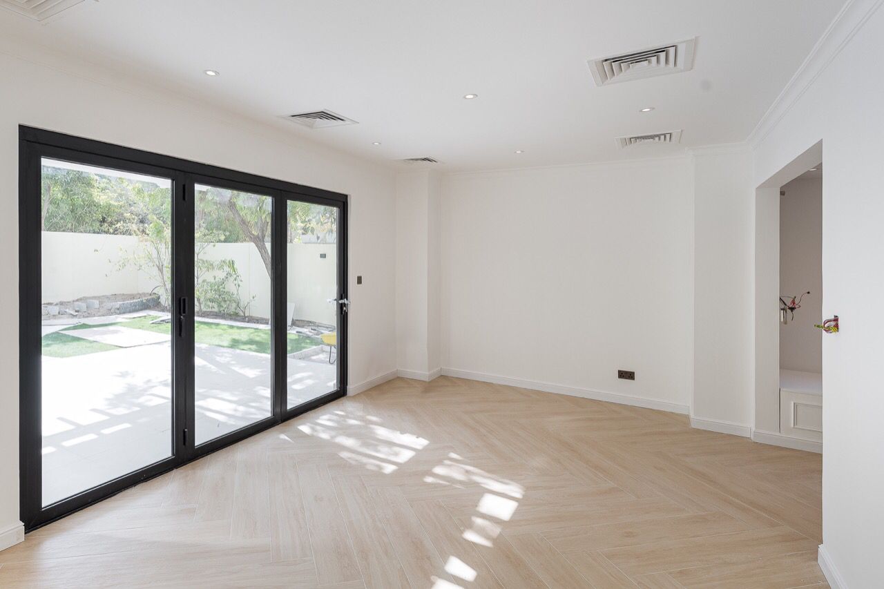 4 Bedrooms Villa in Meadows 1