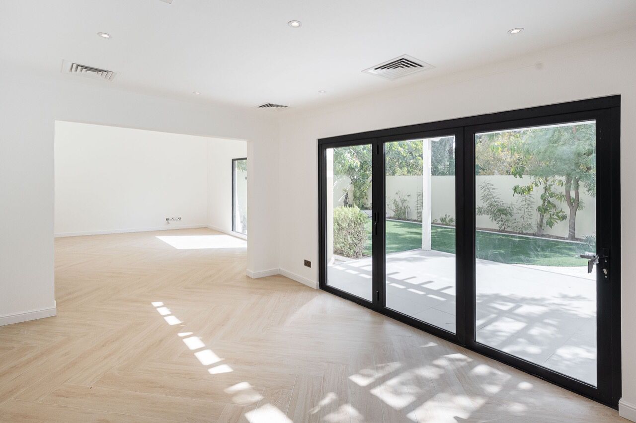 4 Bedrooms Villa in Meadows 1