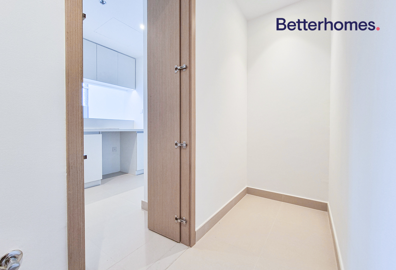 3 Bedrooms Apartment in Creek Horizon Tower 2