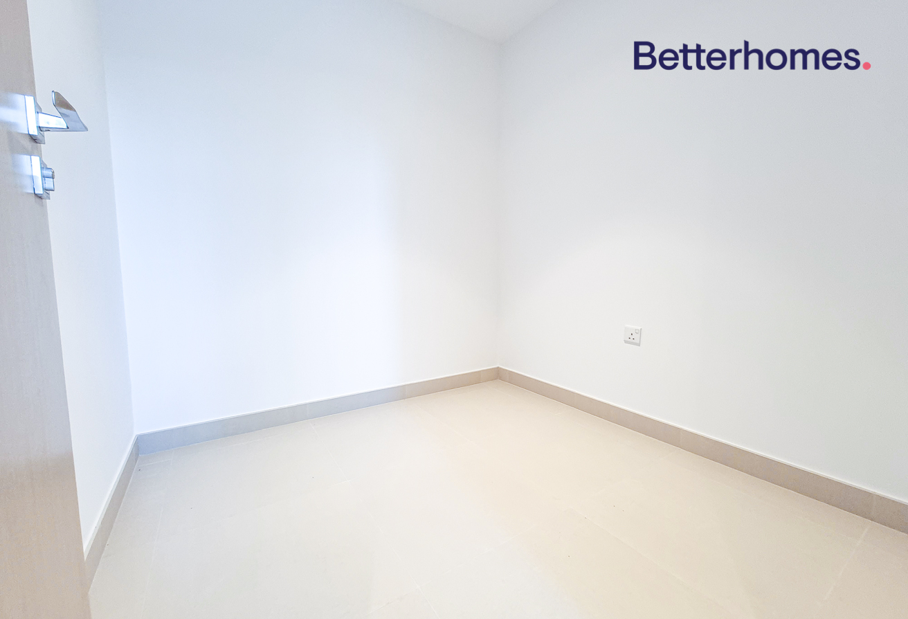 3 Bedrooms Apartment in Creek Horizon Tower 2
