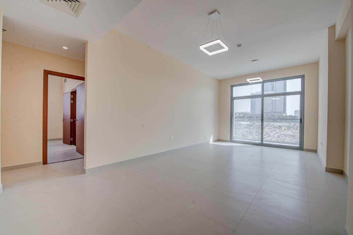 3 Bedrooms Apartment in Blue Reef Building