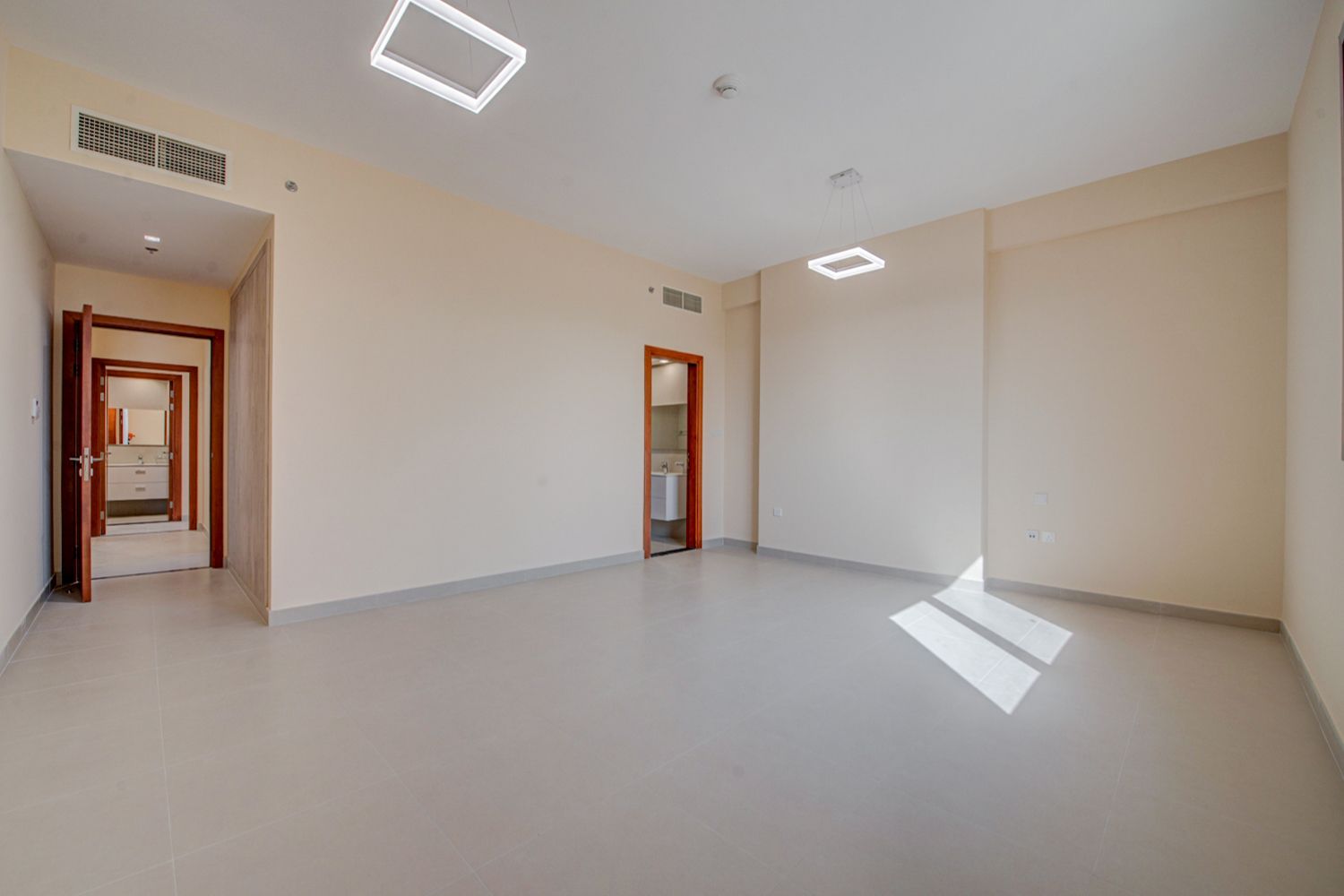 3 Bedrooms Apartment in Blue Reef Building