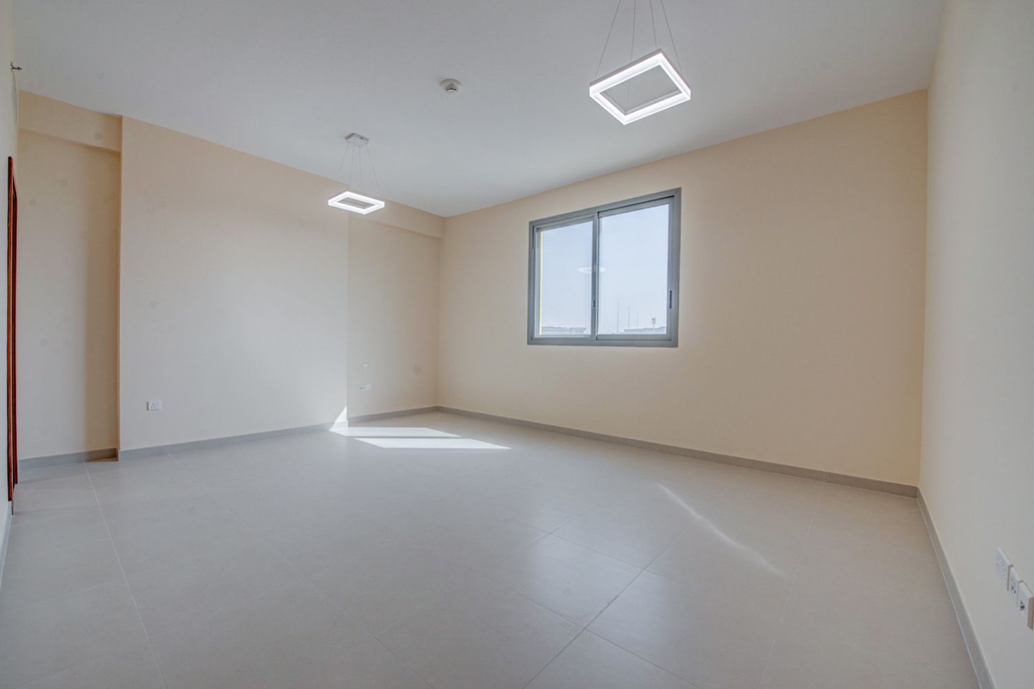 3 Bedrooms Apartment in Blue Reef Building