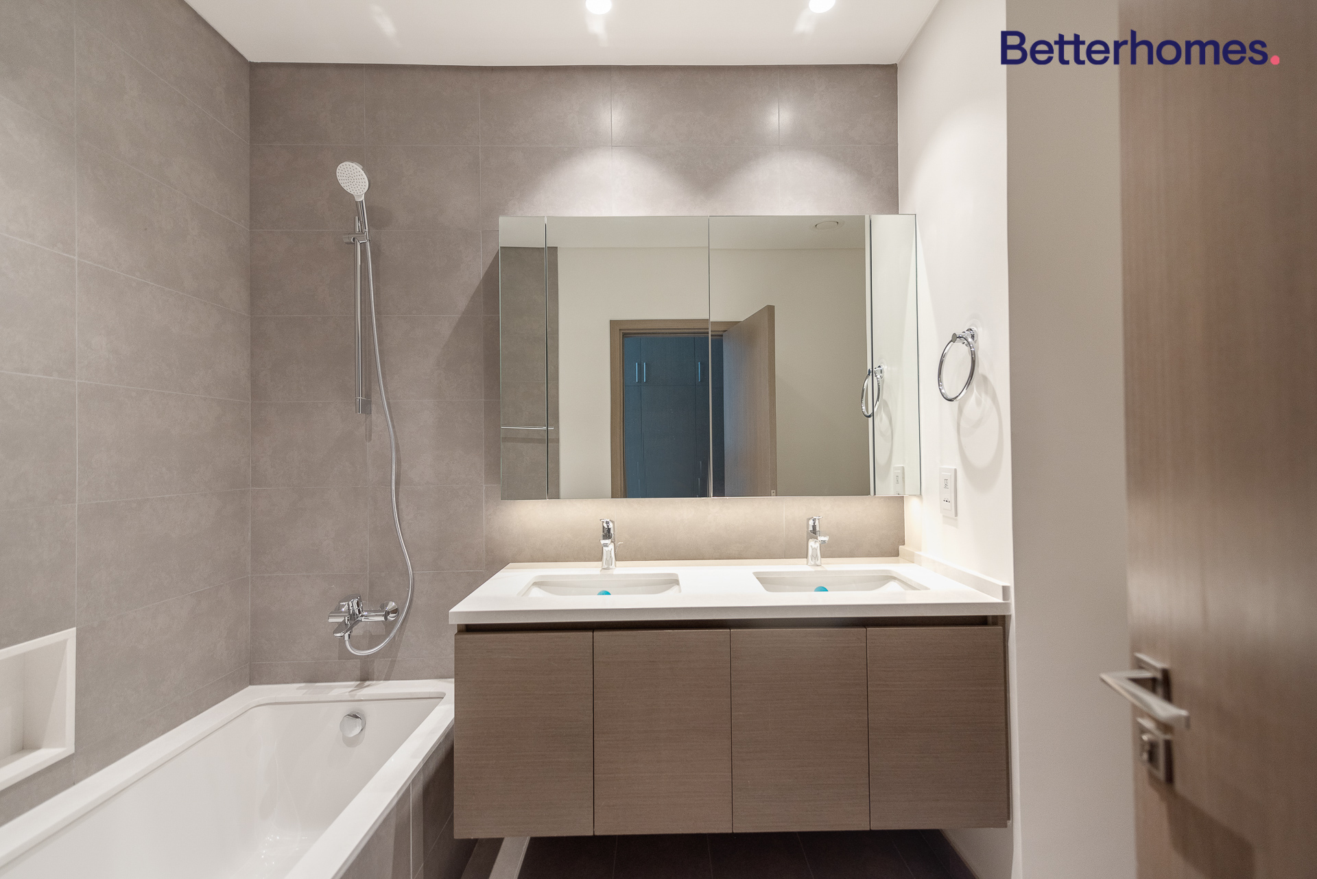 3 Bedrooms Townhouse in Creek Gate Tower 1
