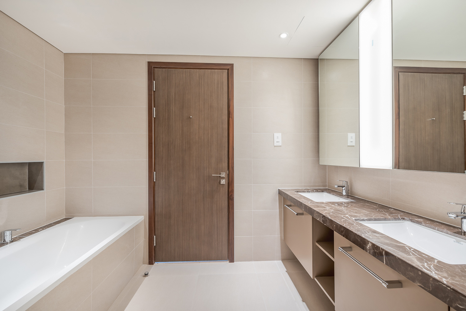 3 Bedrooms Apartment in BLVD Heights Tower 1