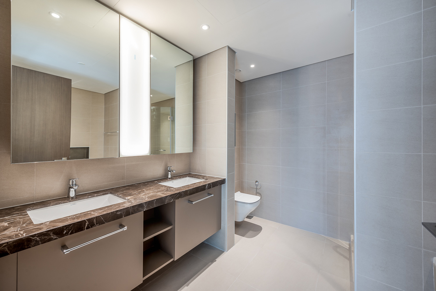 3 Bedrooms Apartment in BLVD Heights Tower 1