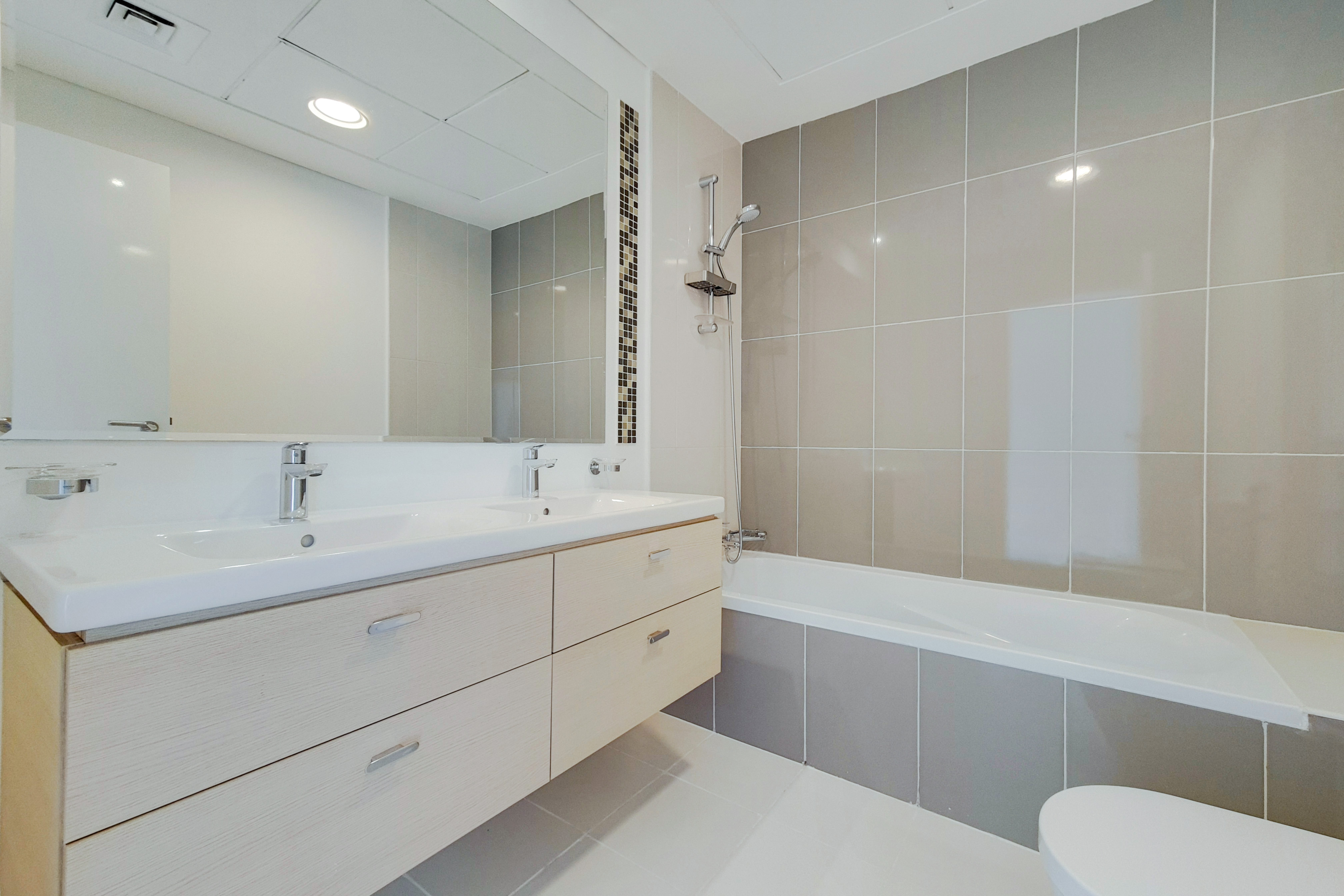 2 Bedrooms Apartment in Golf Promenade