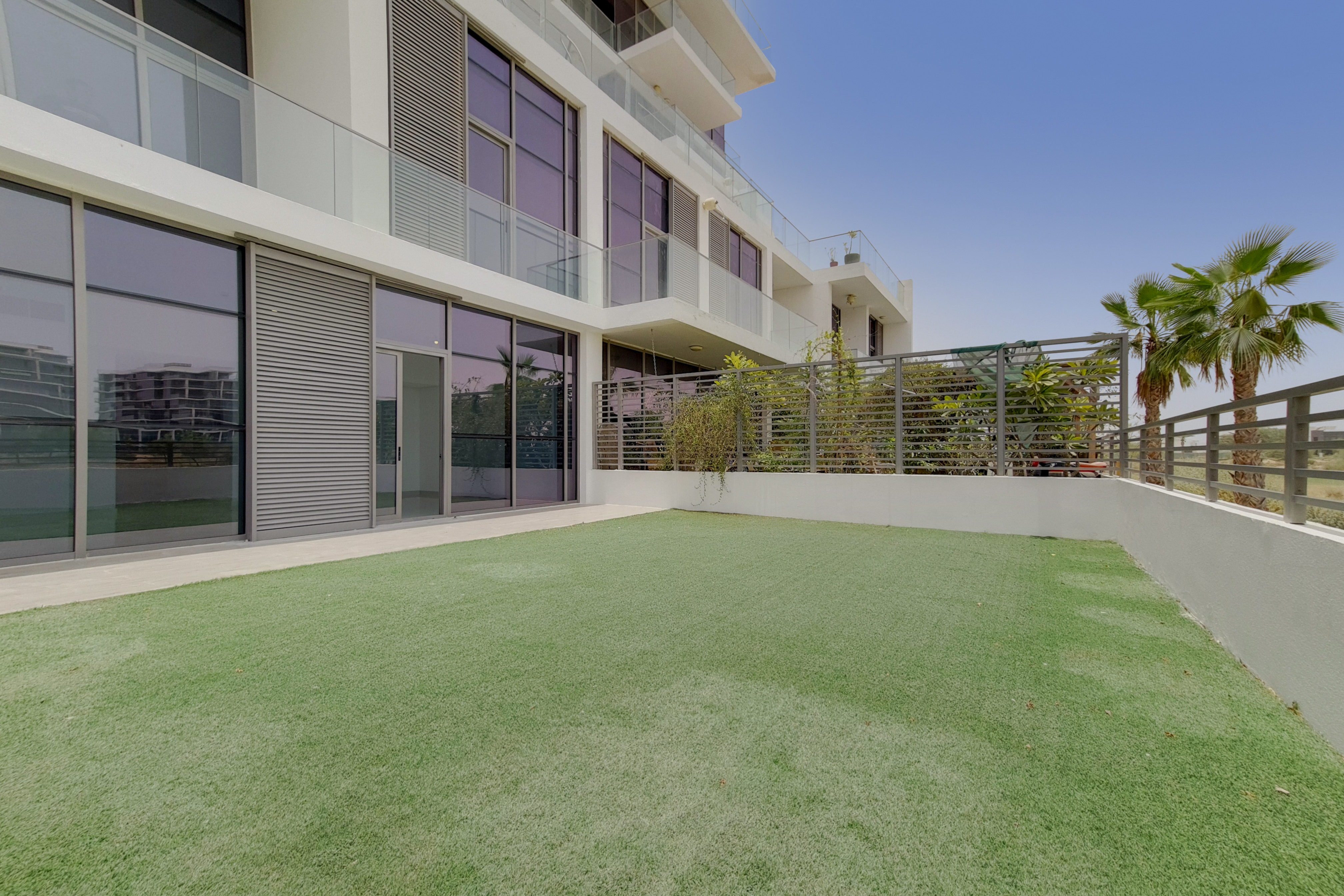 2 Bedrooms Apartment in Golf Promenade