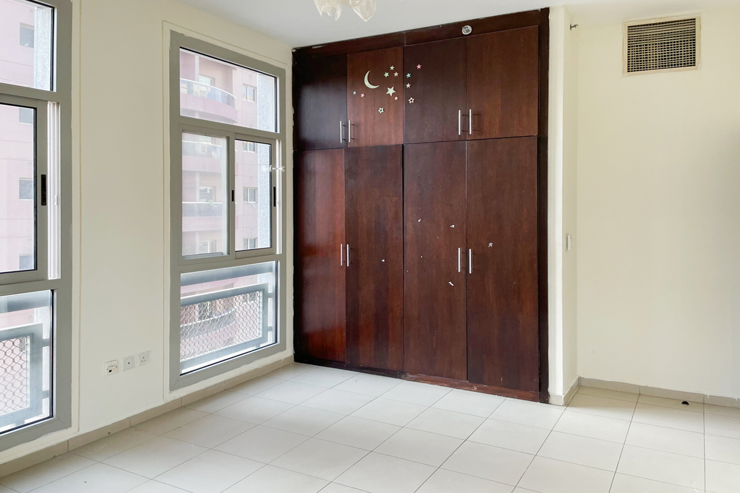 2 Bedrooms Apartment in Oasis Residence