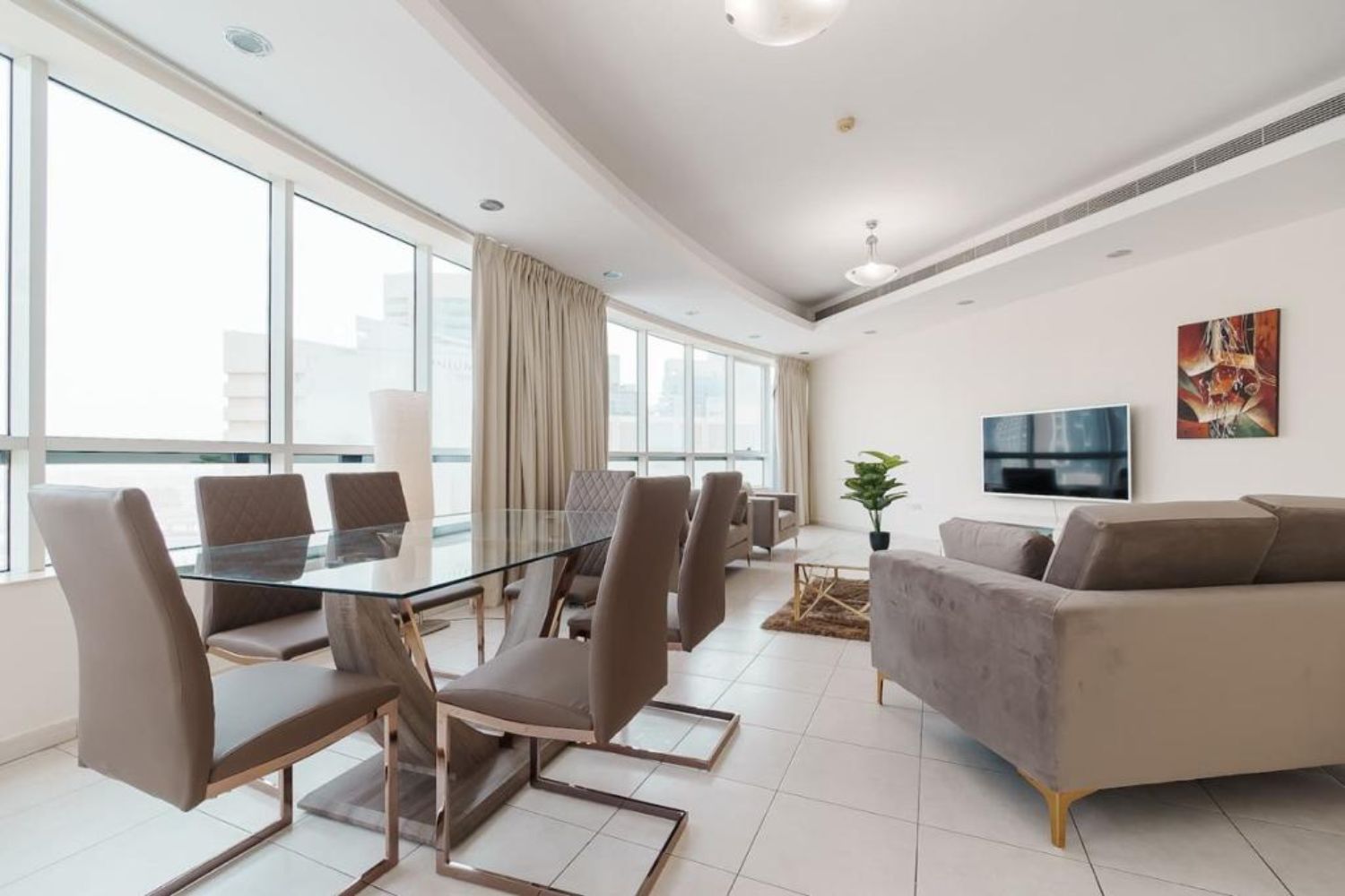 4 Bedrooms Apartment in Horizon Tower