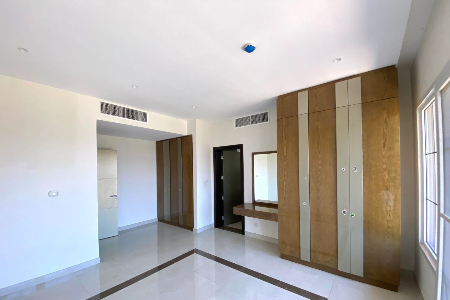 5 Bedrooms Villa in The Sundials