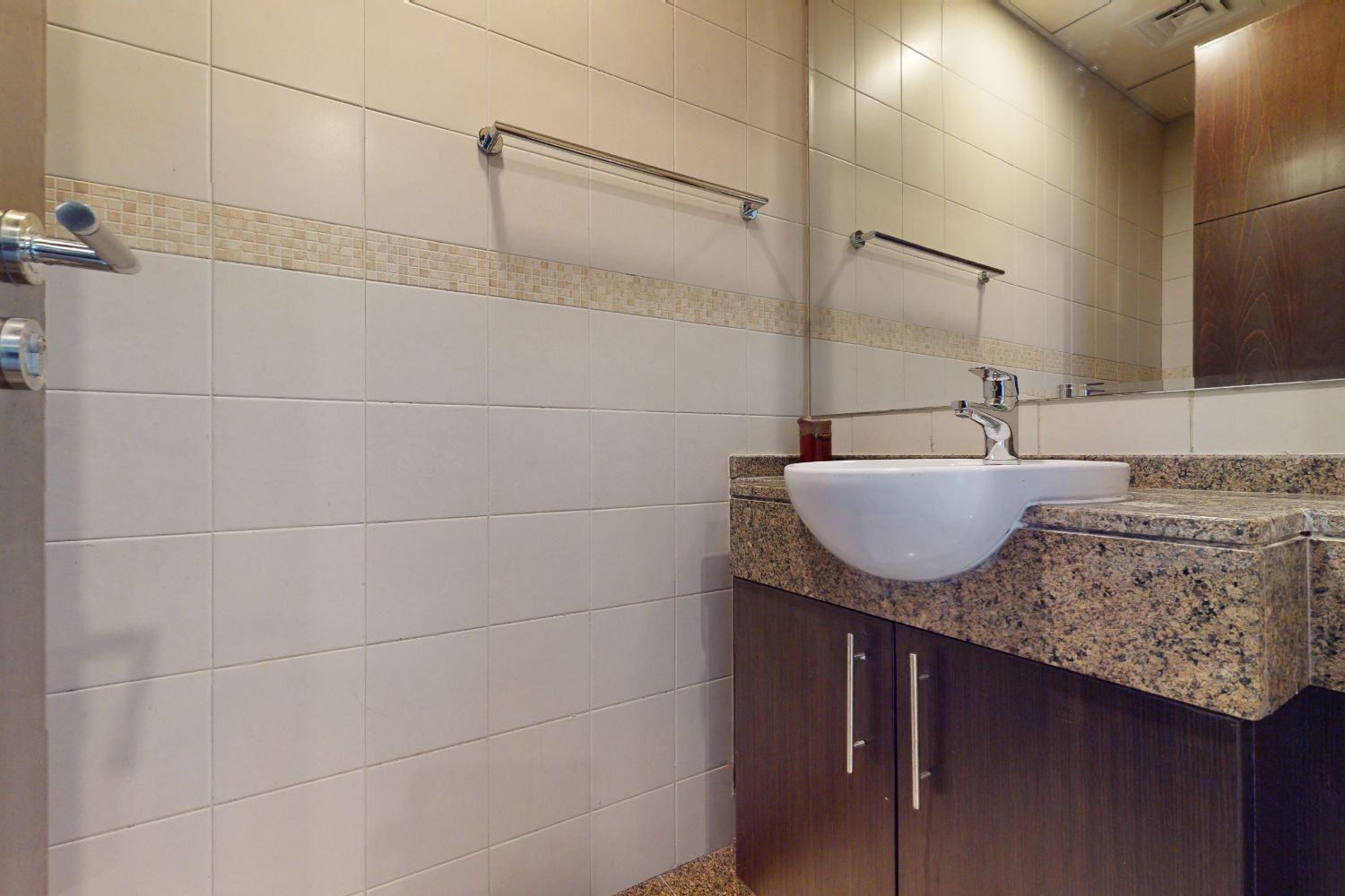 2 Bedrooms Apartment in Bay Central West