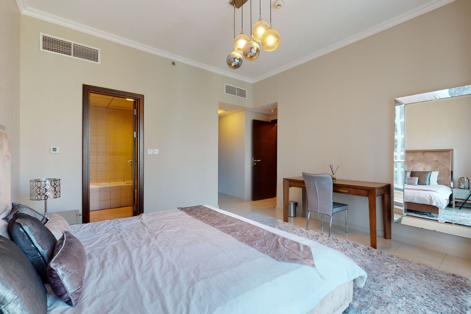 2 Bedrooms Apartment in Bay Central West