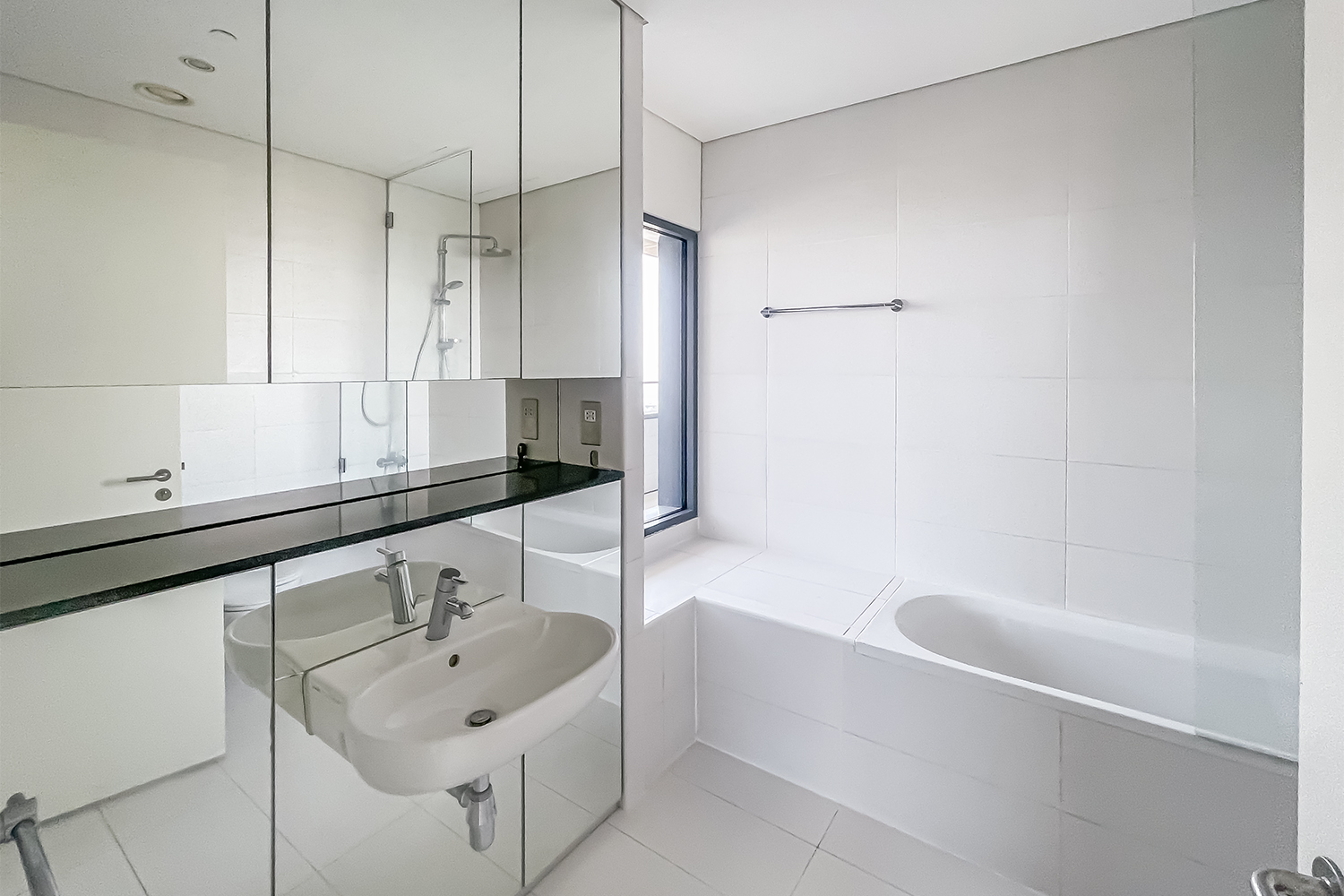2 Bedrooms Apartment in Index Tower