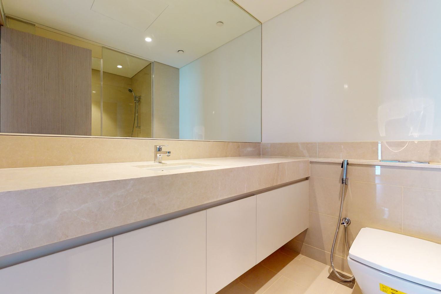2 Bedrooms Apartment in Act Two