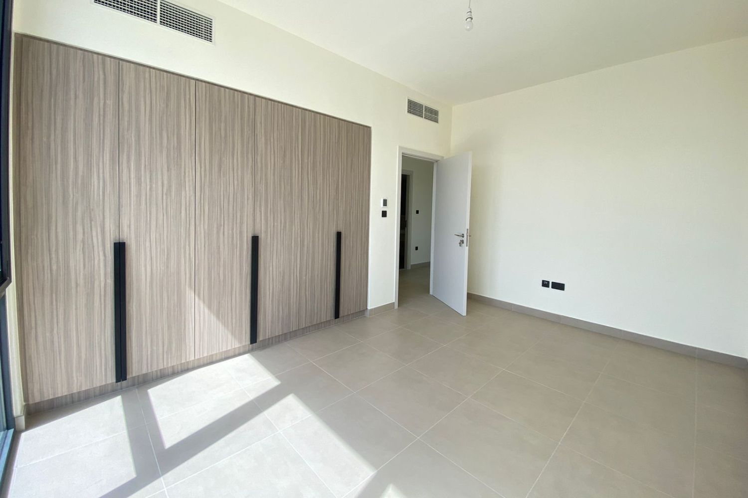 4 Bedrooms Villa in Golf Grove