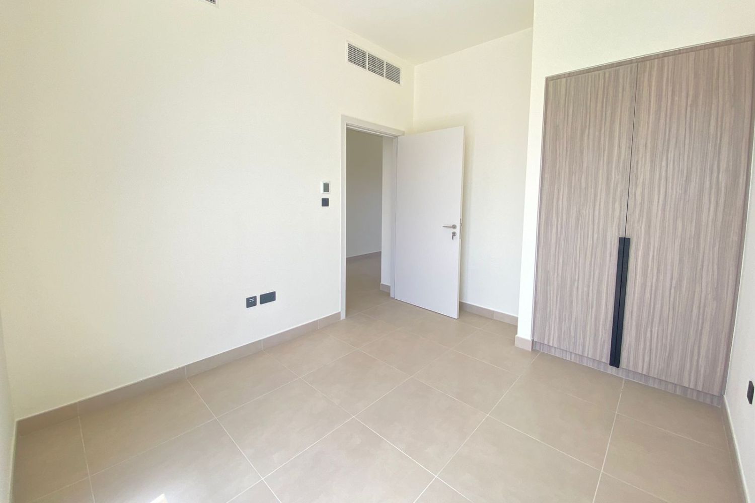 4 Bedrooms Villa in Golf Grove