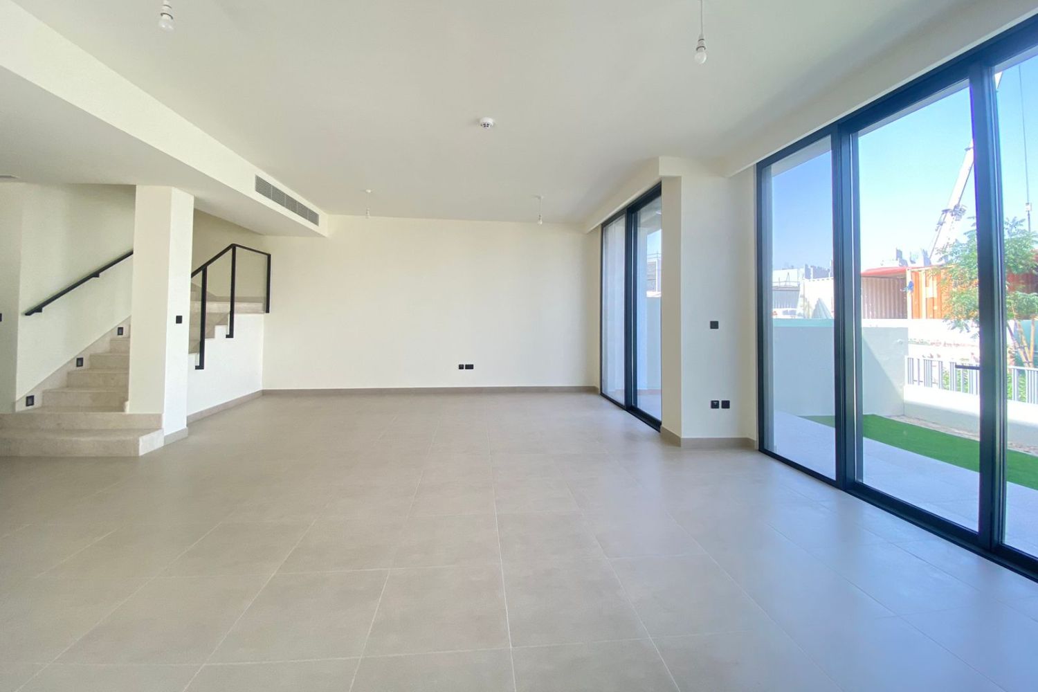 4 Bedrooms Villa in Golf Grove