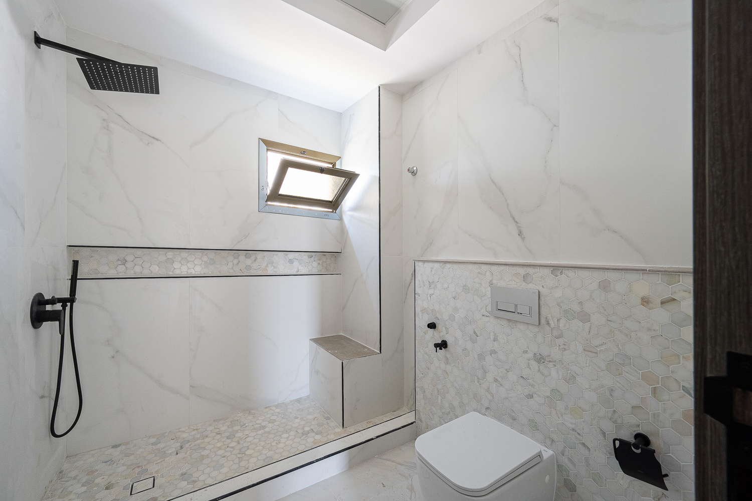6 Bedrooms Villa in Jumeirah 3 Villas