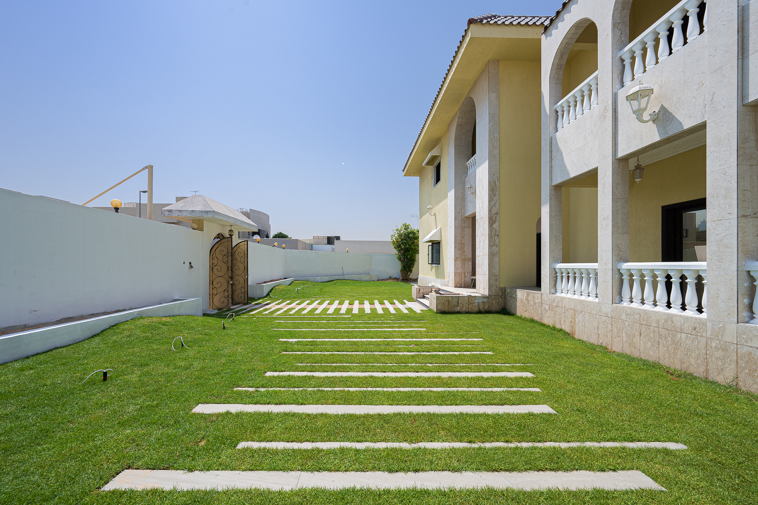6 Bedrooms Villa in Jumeirah 3 Villas