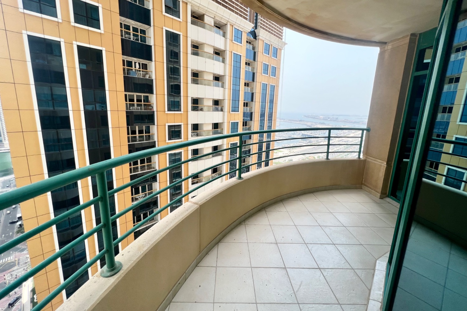 2 Bedrooms Apartment in Marina Crown