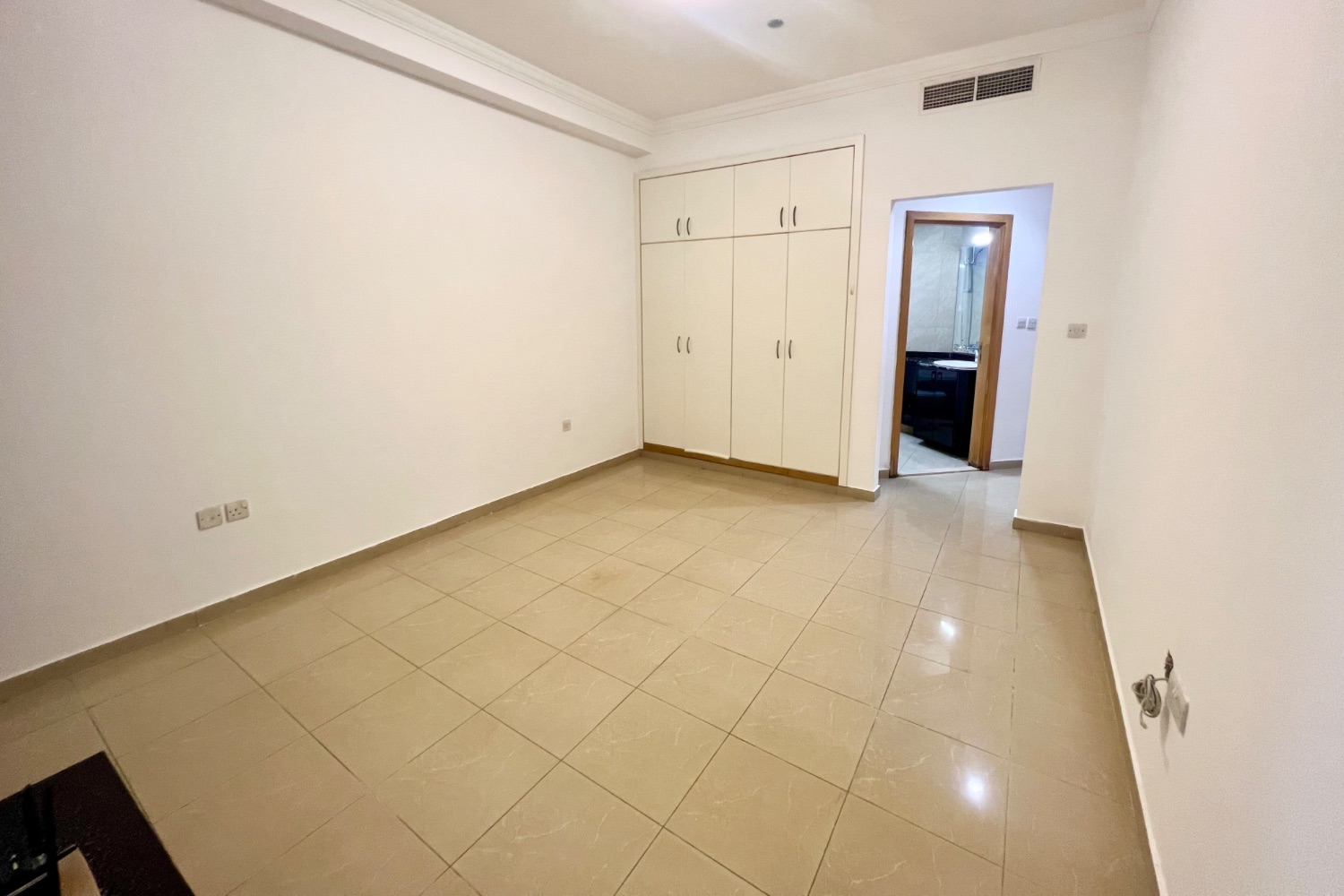 2 Bedrooms Apartment in Marina Crown