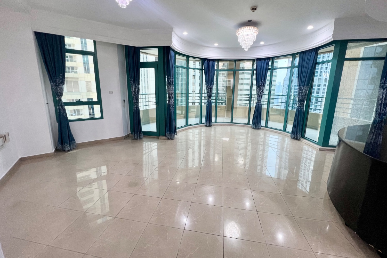 2 Bedrooms Apartment in Marina Crown