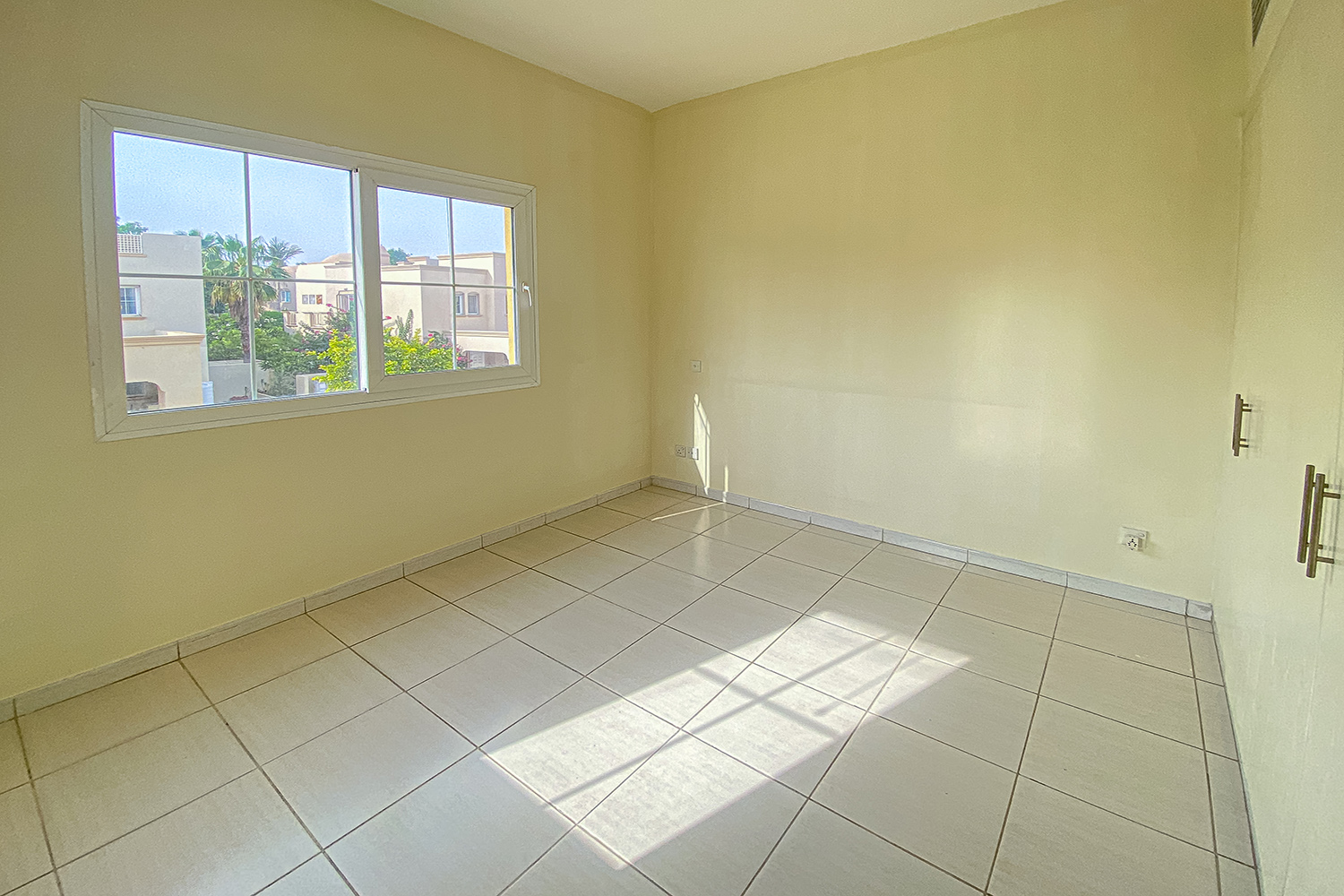 3 Bedrooms Villa in Springs 11