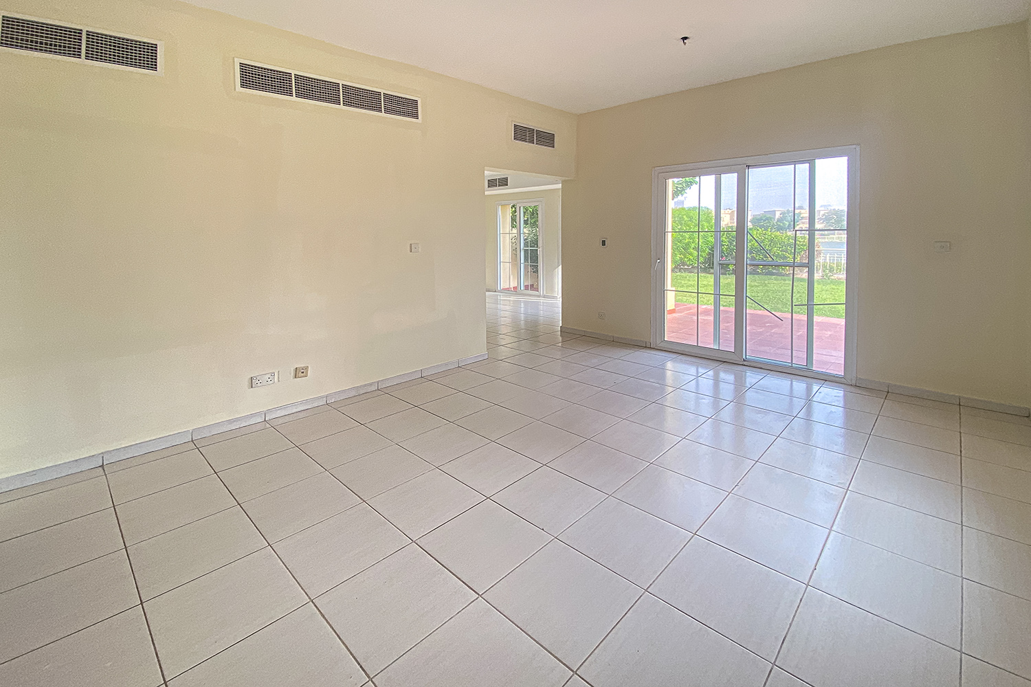 3 Bedrooms Villa in Springs 11