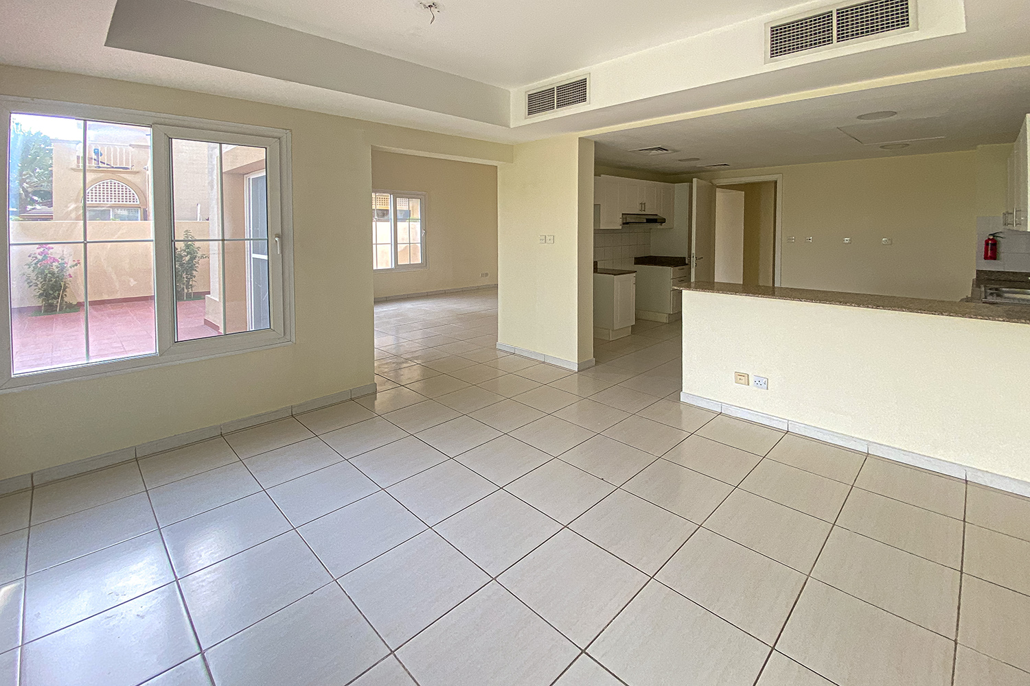 3 Bedrooms Villa in Springs 11