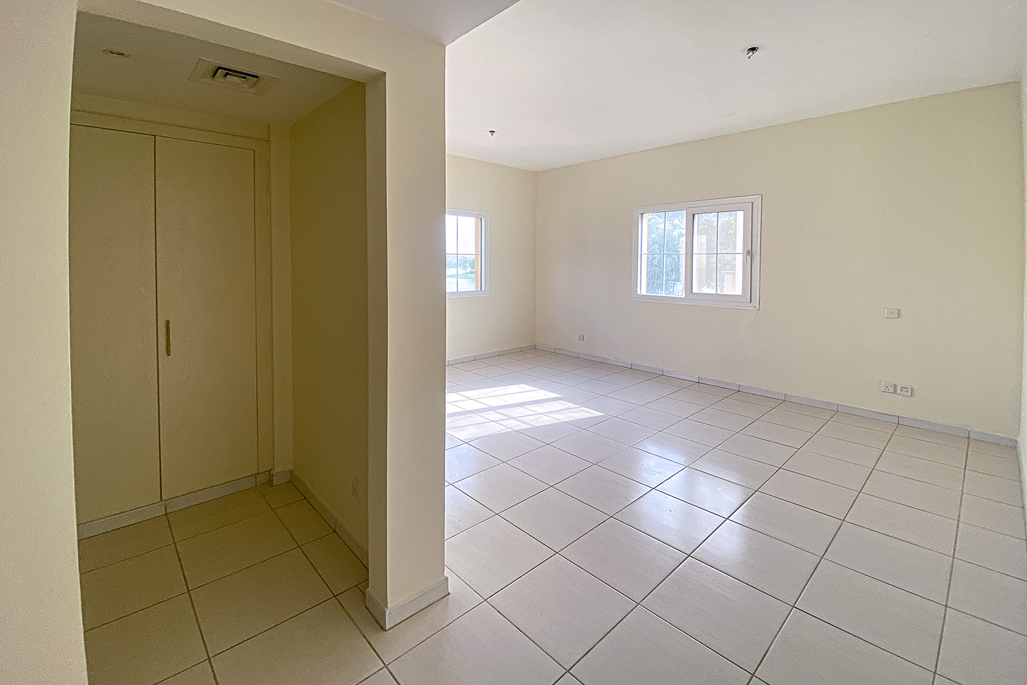 3 Bedrooms Villa in Springs 11