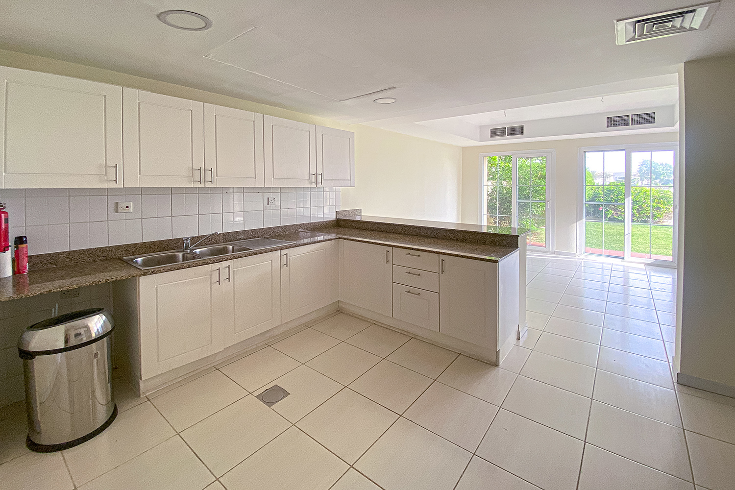 3 Bedrooms Villa in Springs 11