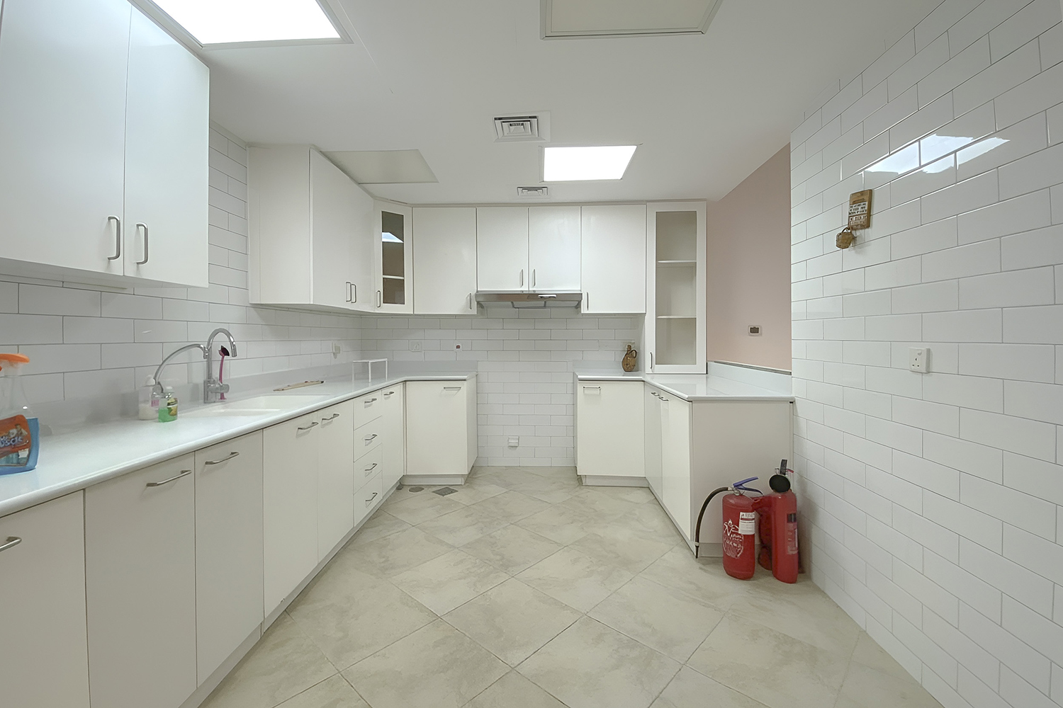 3 Bedrooms Apartment in Shakespeare Circus 2
