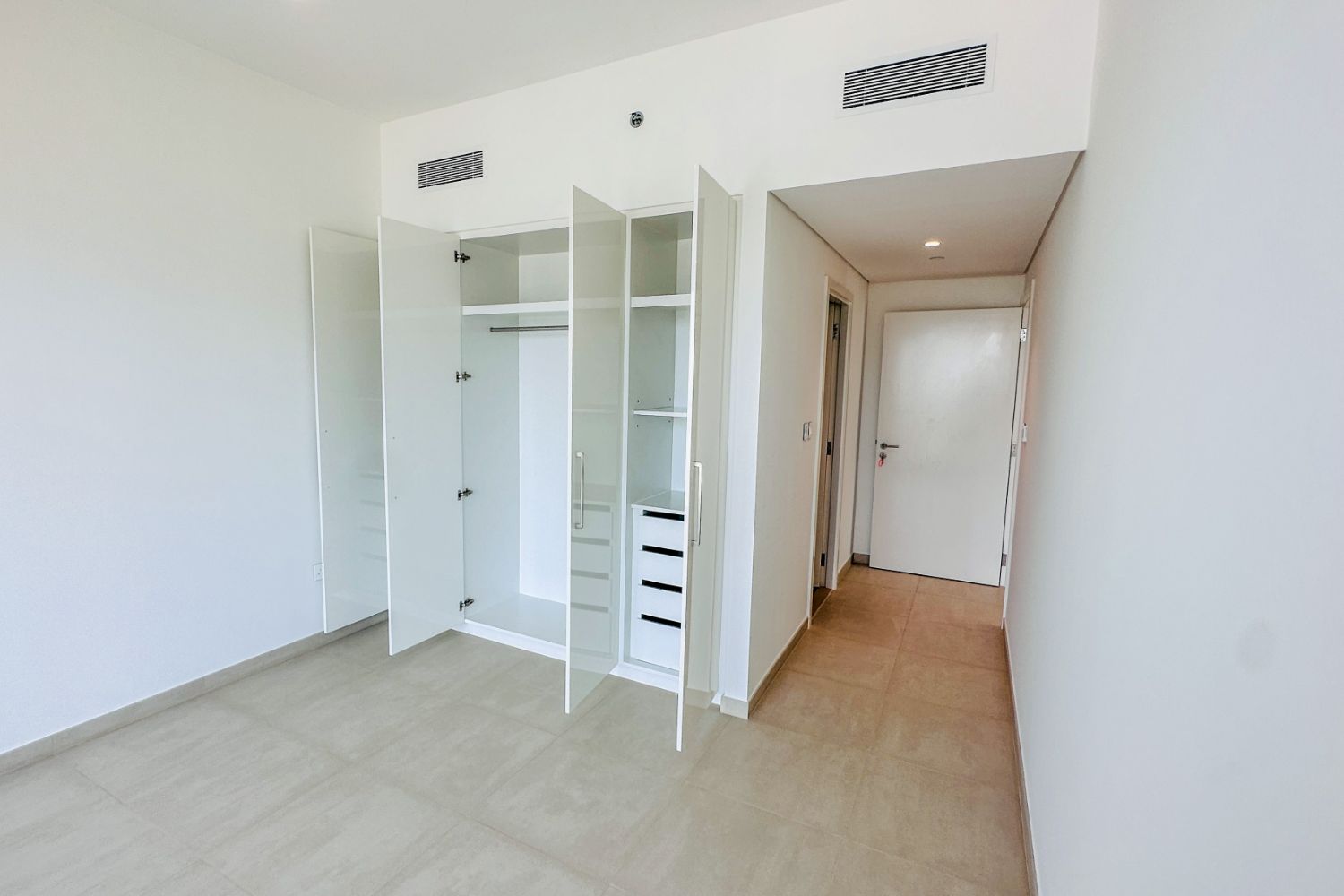2 Bedrooms Apartment in Downtown Views II Tower 2