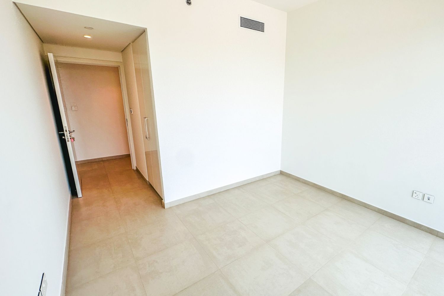 2 Bedrooms Apartment in Downtown Views II Tower 2