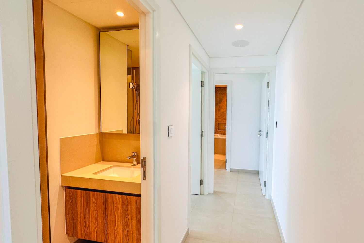 2 Bedrooms Apartment in Downtown Views II Tower 2
