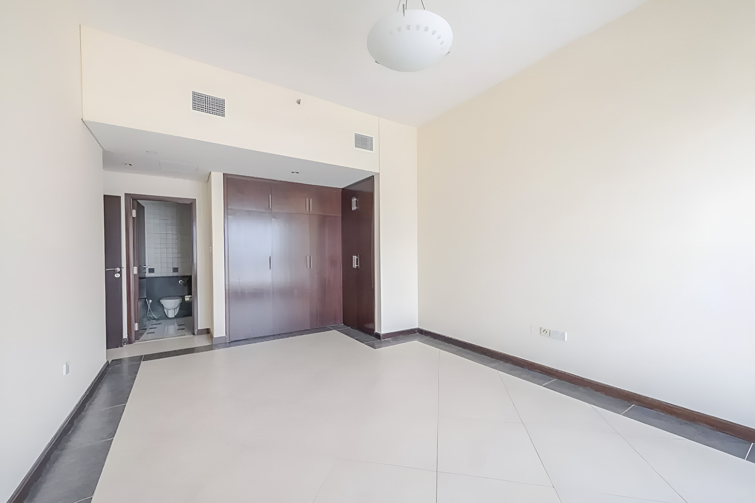 2 Bedrooms Apartment in Al Khaimah Building