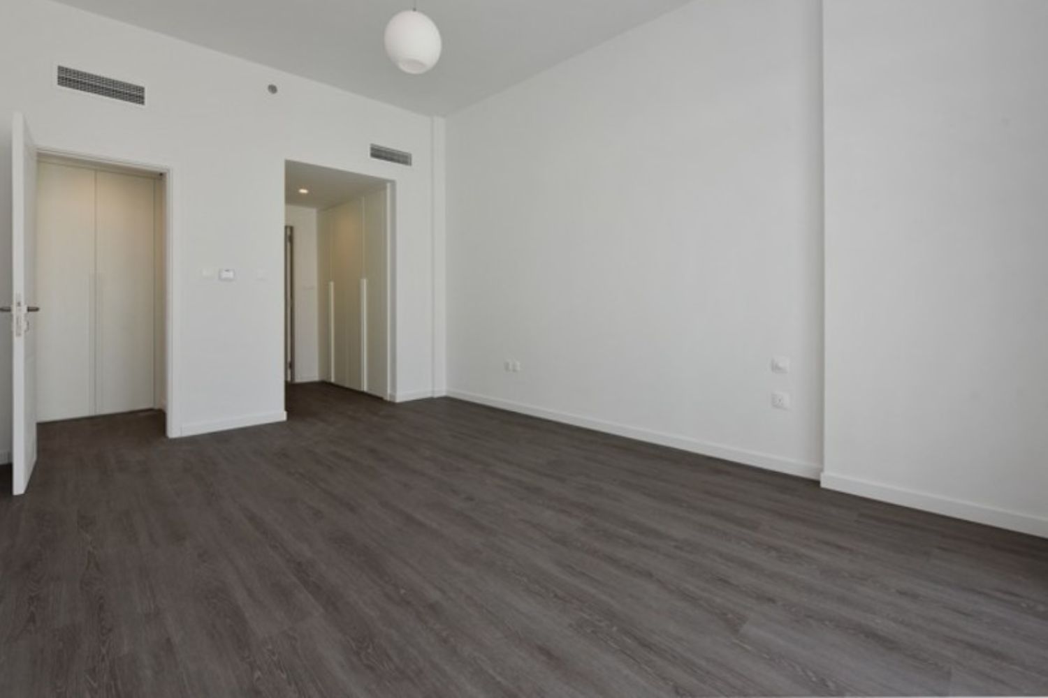 1 Bedroom Apartment in Park One