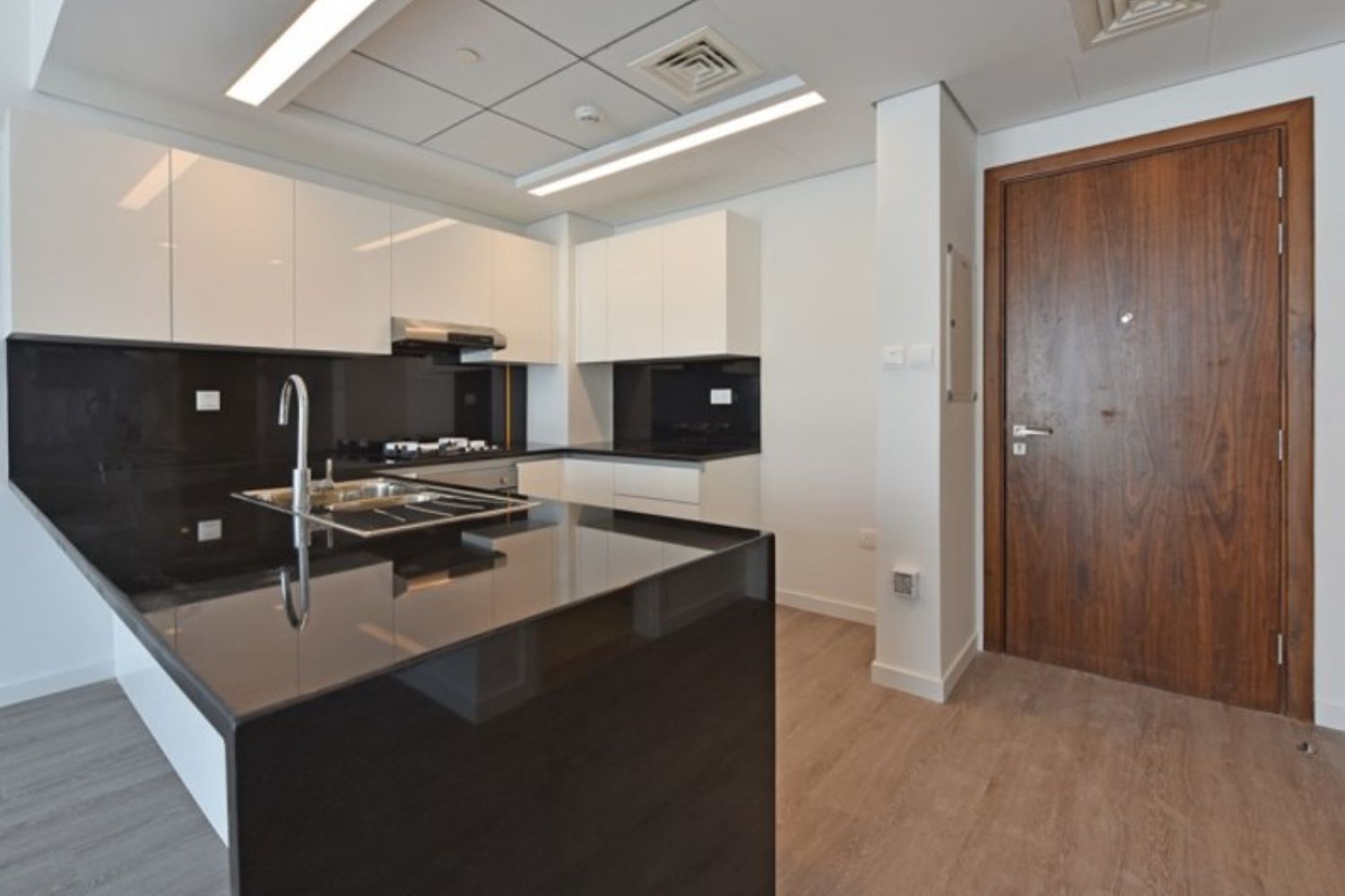 1 Bedroom Apartment in Park One