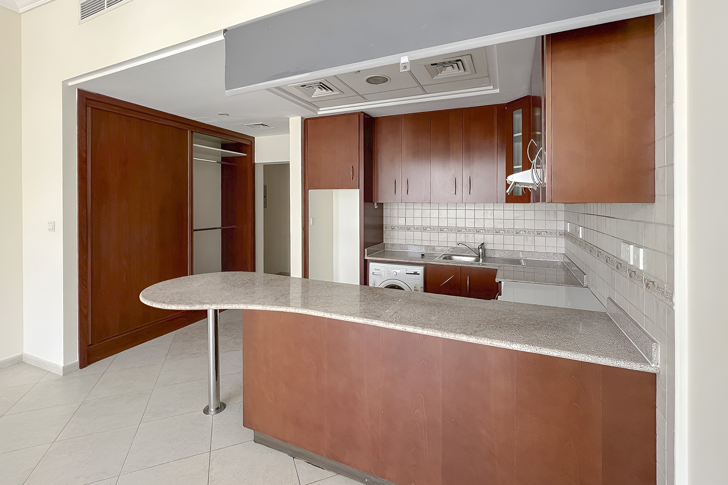  Studio in Courtyard Residences 2