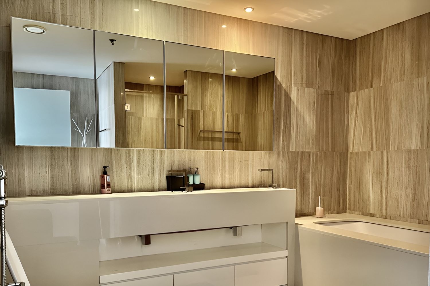 2 Bedrooms Apartment in D1 Tower