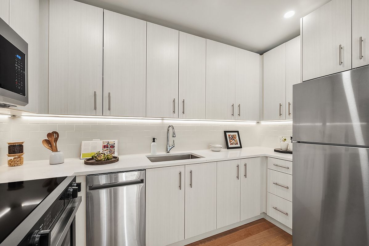 140 Hillside Avenue 5-A Washington Heights New York NY 10040