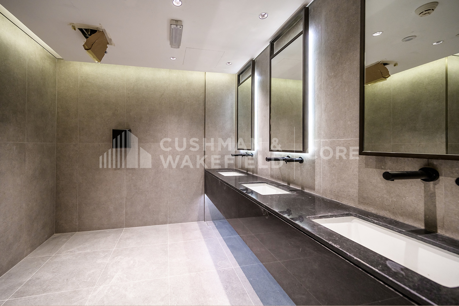 Millennium Plaza Hotel & Commercial Tower for rent in Sheikh Zayed Road Millennium Plaza Hotel & Commercial Tower for rent in Sheikh Zayed Road