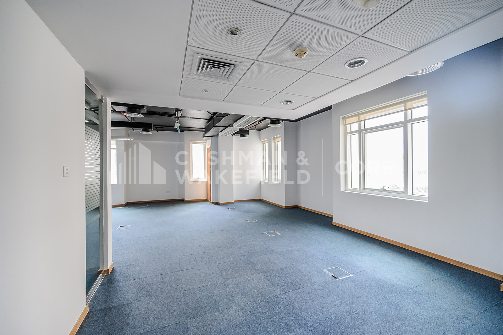 Building 25 for lease in Bur Dubai