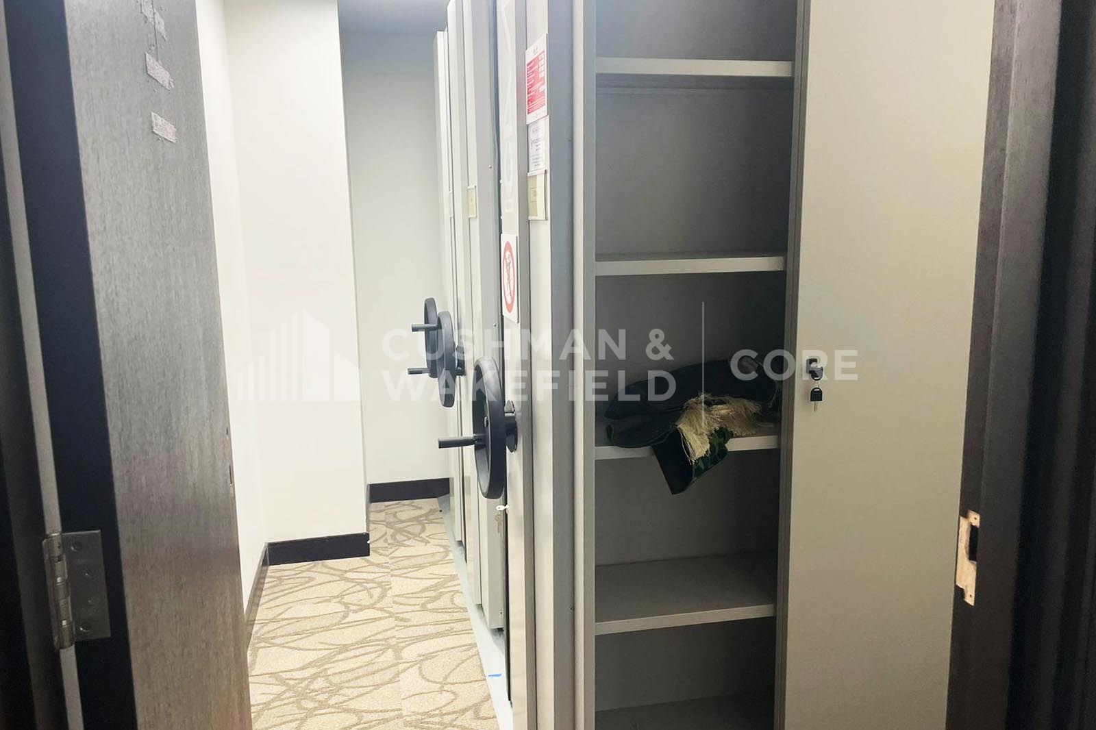 Khalidiya Street for rent in Al Khalidiya