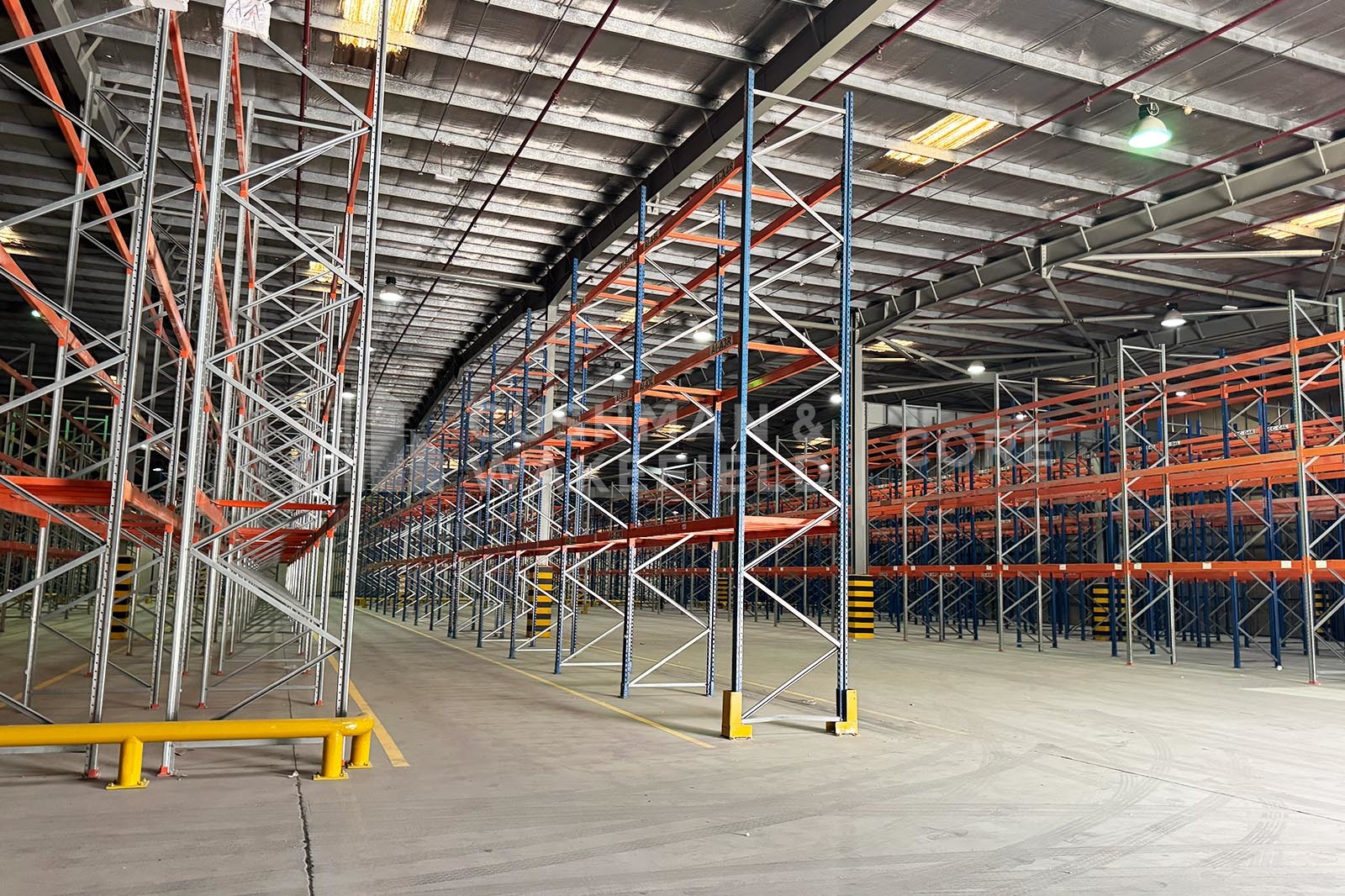 Warehouse for lease